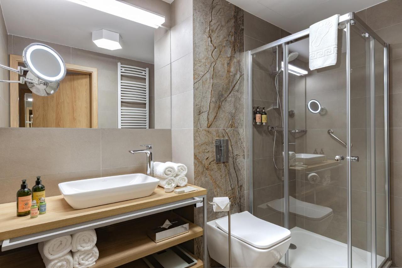 Platinum Mountain Hotel&Spa Шклярска Поремба Екстериор снимка A modern bathroom
