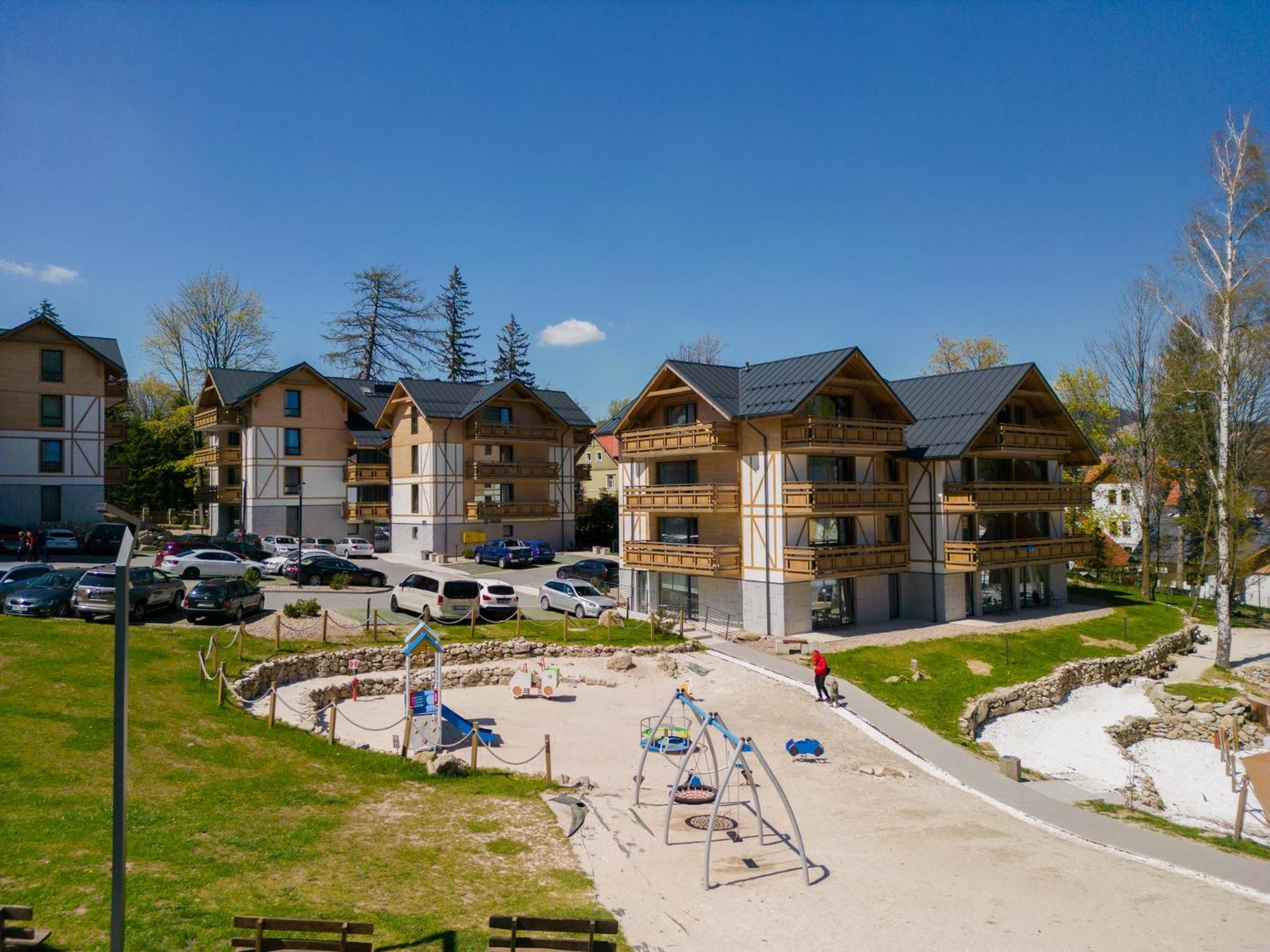 Platinum Mountain Hotel&Spa Шклярска Поремба Екстериор снимка Residential buildings in the village