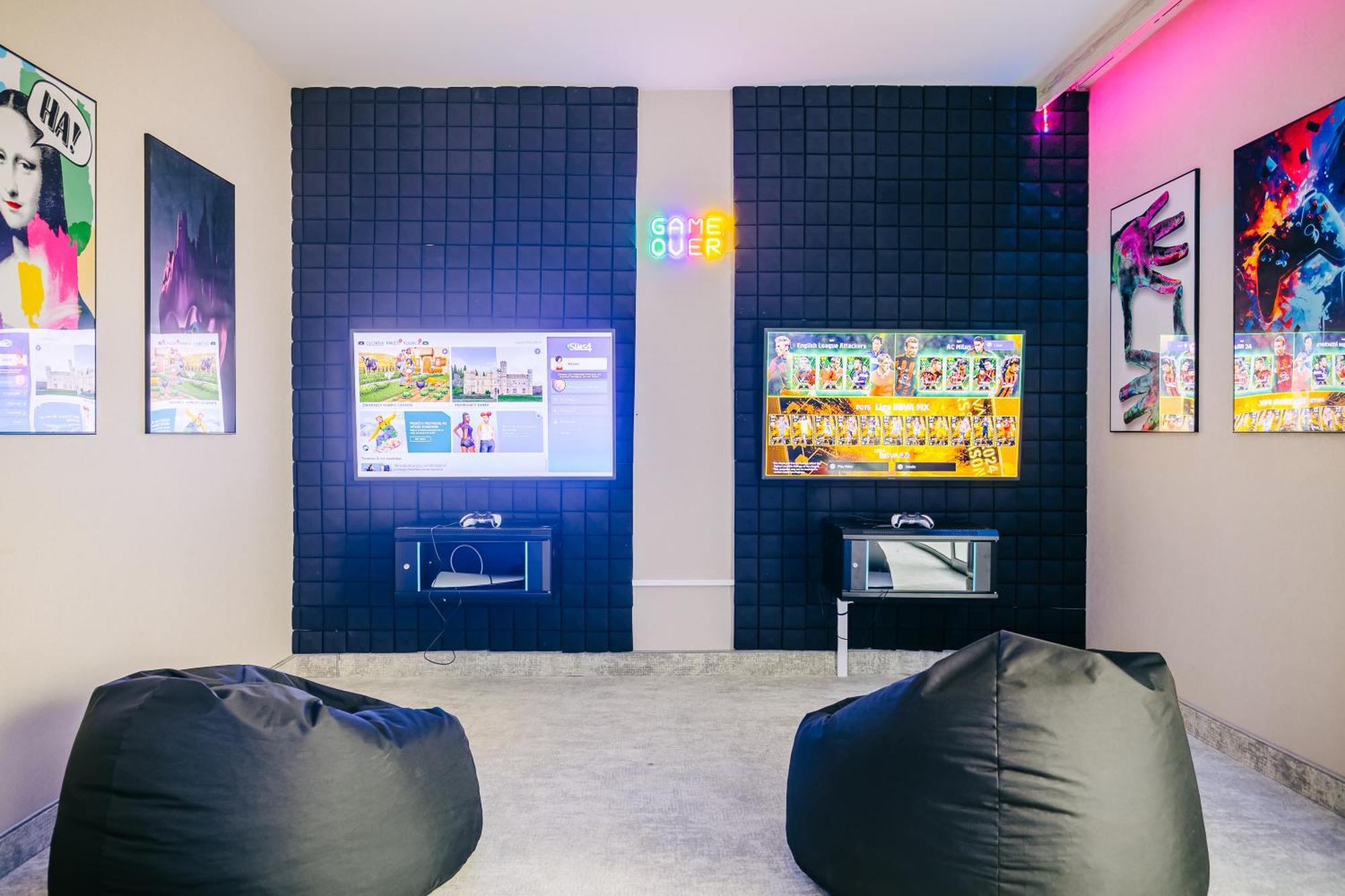 Platinum Mountain Hotel&Spa Шклярска Поремба Екстериор снимка The gaming room at the YouTube Space LA