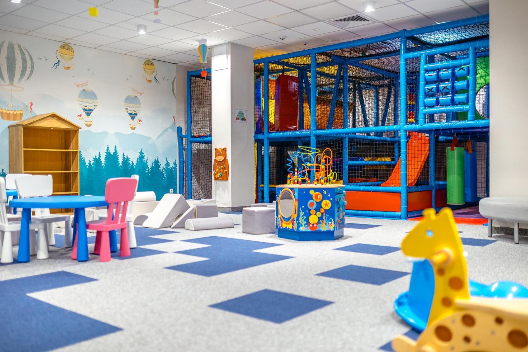 Platinum Mountain Hotel&Spa Шклярска Поремба Екстериор снимка An indoor playground